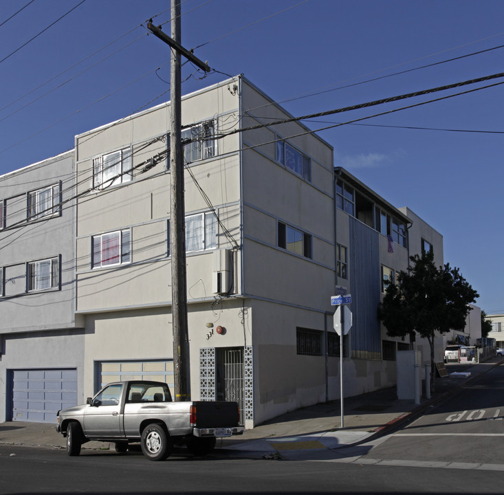 331 Price St in Daly City, CA - Building Photo