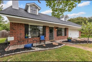 4516 Kingsdale Drive in Bryan, TX - Building Photo