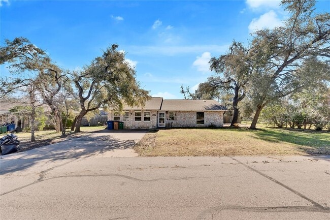 8413 Slant Oak Dr in Austin, TX - Building Photo - Building Photo