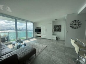 1000 West Ave in Miami Beach, FL - Building Photo - Building Photo