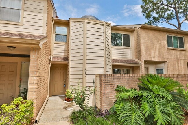 2050 Augusta Dr