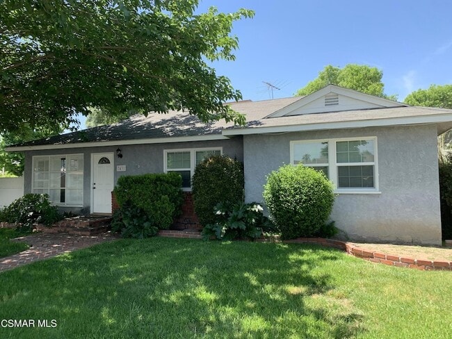 7431 Cozycroft Ave in Los Angeles, CA - Building Photo - Building Photo