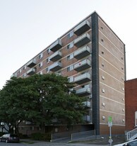 Augusta Apartments in Ottawa, ON - Building Photo