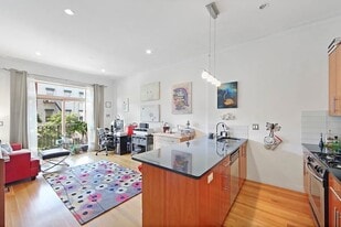 206 Kent St, Unit 3 in Brooklyn, NY - Building Photo