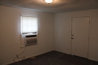 4407 E Bayley St in Wichita, KS - Building Photo - Building Photo