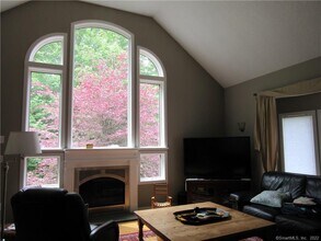 18 Fox Run in Sherman, CT - Building Photo - Building Photo