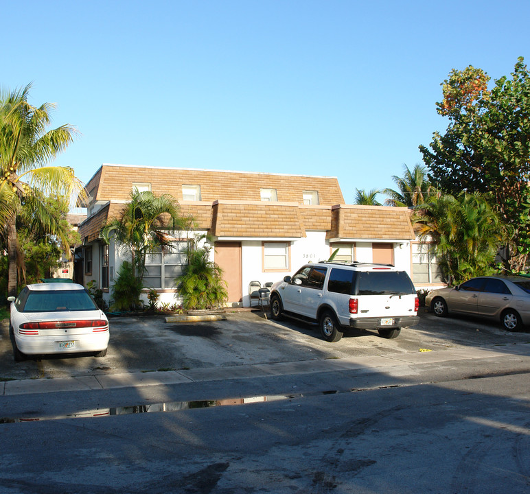 3801 SW 59th Ave in Fort Lauderdale, FL - Building Photo