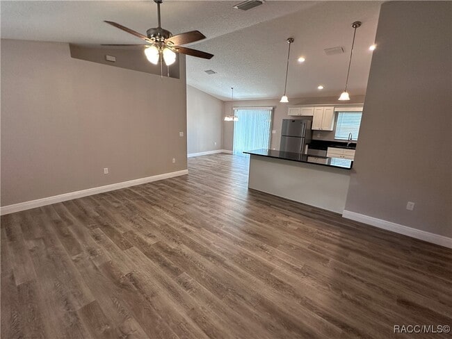 274 W Glenhaven Dr in Citrus Springs, FL - Building Photo - Building Photo
