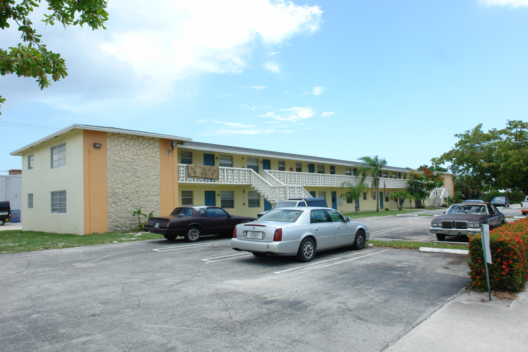 Foresteria Park Apartments in West Palm Beach, FL - Building Photo