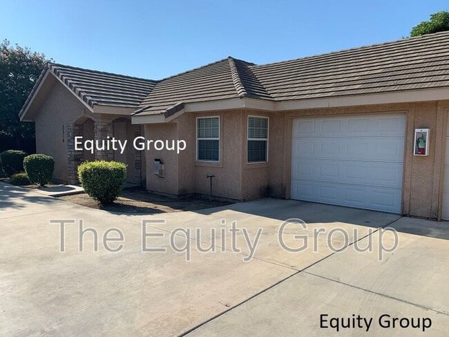 2210 N Vickie Ct