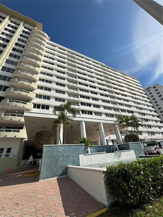 5005 Collins Ave, Unit 523 in Miami Beach, FL - Building Photo