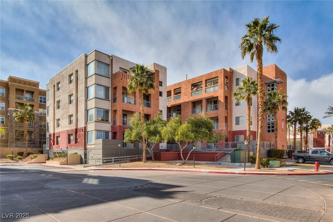51 E Agate Ave in Las Vegas, NV - Building Photo