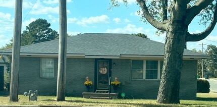 702 S Mission St in Sapulpa, OK - Foto de edificio - Building Photo