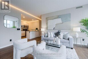 218 Queens Quay W in Toronto, ON - Building Photo