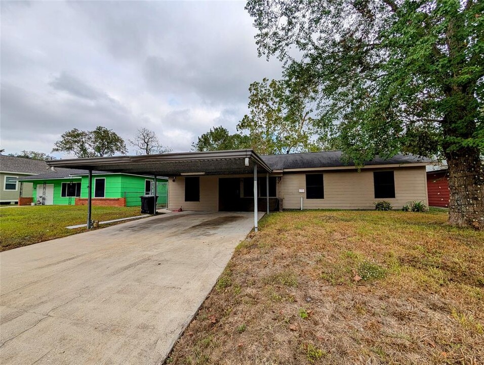 5647 Belmark St in Houston, TX - Building Photo