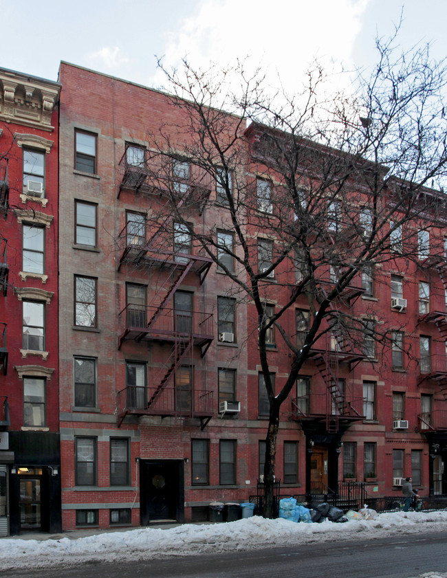 429-431 W 45th St in New York, NY - Building Photo - Building Photo