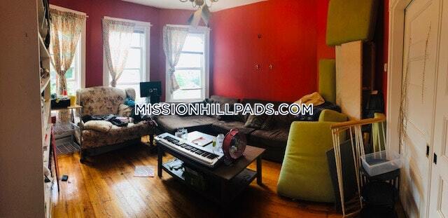 16 Fisher Ave in Boston, MA - Building Photo