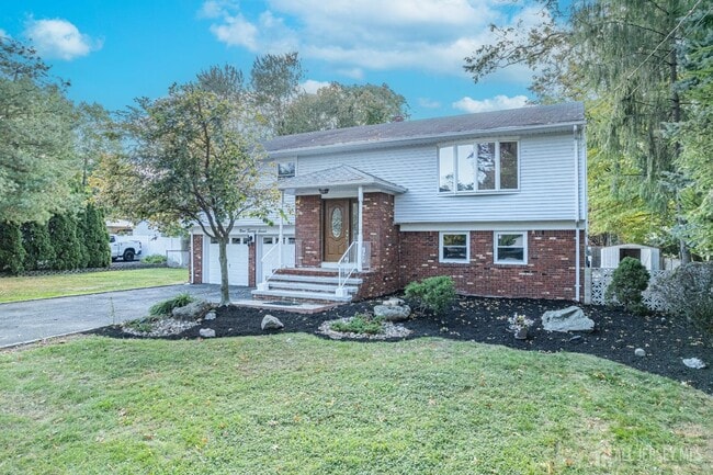 927 Wood Ave in Edison, NJ - Building Photo - Building Photo