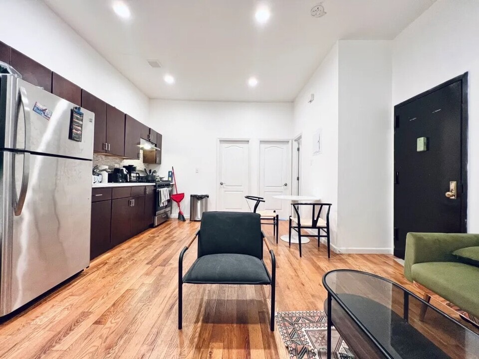 148 Cornelia St in Brooklyn, NY - Building Photo