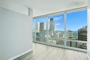 385 E Ohio St in Chicago, IL - Building Photo