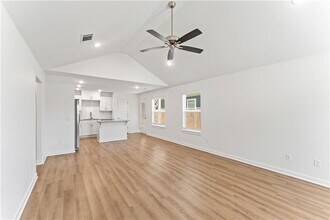 5895 W Holdcroft Dr in Fayetteville, AR - Building Photo - Building Photo