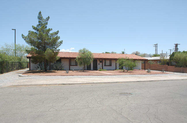 1032-1038 N Jones Blvd in Tucson, AZ - Foto de edificio - Building Photo