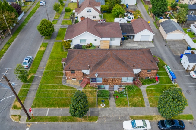 906.5 N 5th St in Renton, WA - Foto de edificio - Building Photo