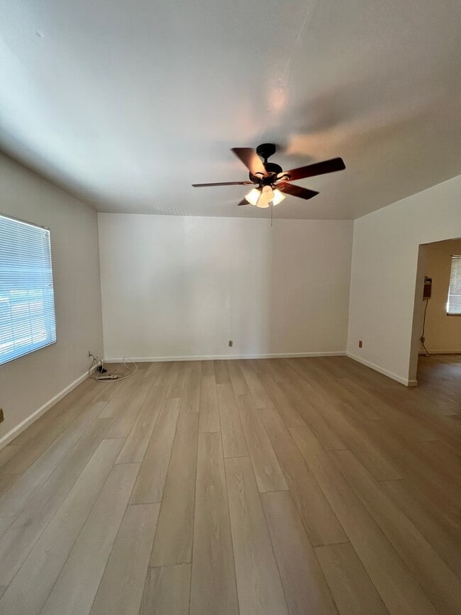 1029 3rd St in Wasco, CA - Foto de edificio - Building Photo