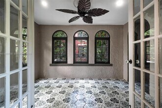 447 Giralda Ave in Coral Gables, FL - Building Photo - Building Photo