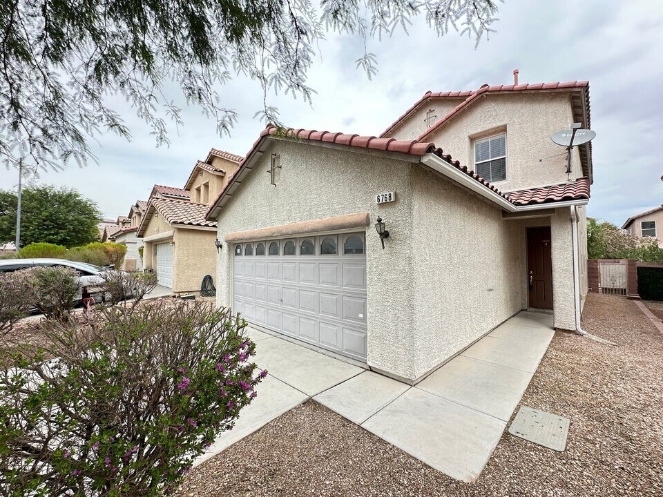 6768 W Oak Mist Ave in Las Vegas, NV - Building Photo