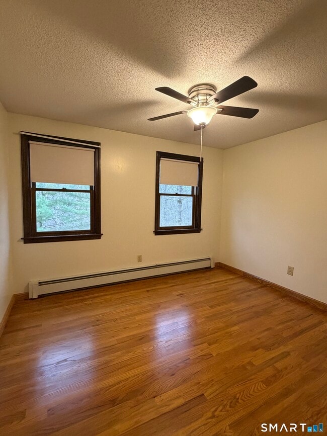 8 Brook Ln in Guilford, CT - Building Photo - Building Photo