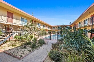 El Dorado in Downey, CA - Building Photo - Building Photo