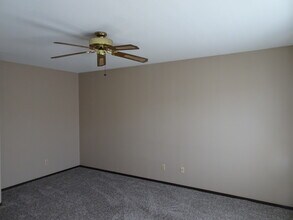 404 Plaza Heights Rd, Unit 4 plex in Marshalltown in Marshalltown, IA - Building Photo - Building Photo