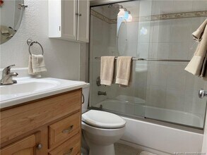 429 NE Tradewind Ln in Stuart, FL - Foto de edificio - Building Photo