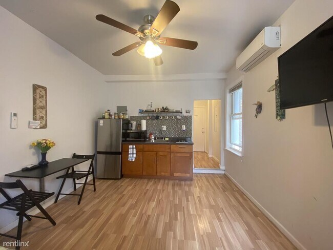 1022 Pine St-Unit -Unit 2R in Philadelphia, PA - Building Photo - Building Photo