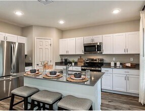 2212 Canyon Oak Dr in Davenport, FL - Building Photo - Building Photo