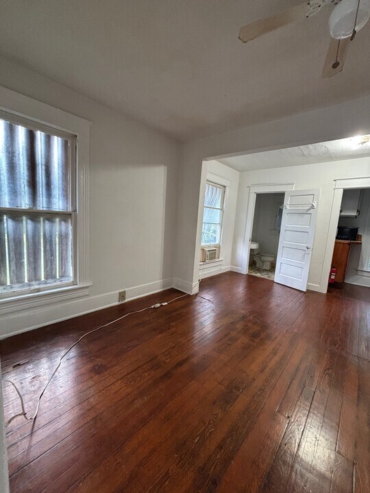 105 NE 22nd St, Unit 4 in Miami, FL - Building Photo