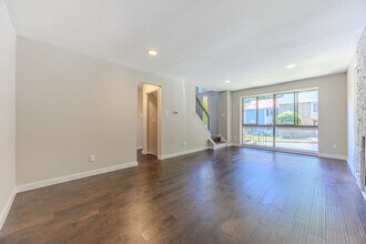 6023 Forrest Hollow Ln in West Springfield, VA - Building Photo - Building Photo