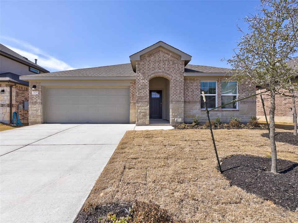 2409 Cattle Baron Trl in Leander, TX - Building Photo