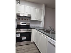 6588 Southoaks Cres in Burnaby, BC - Building Photo - Building Photo