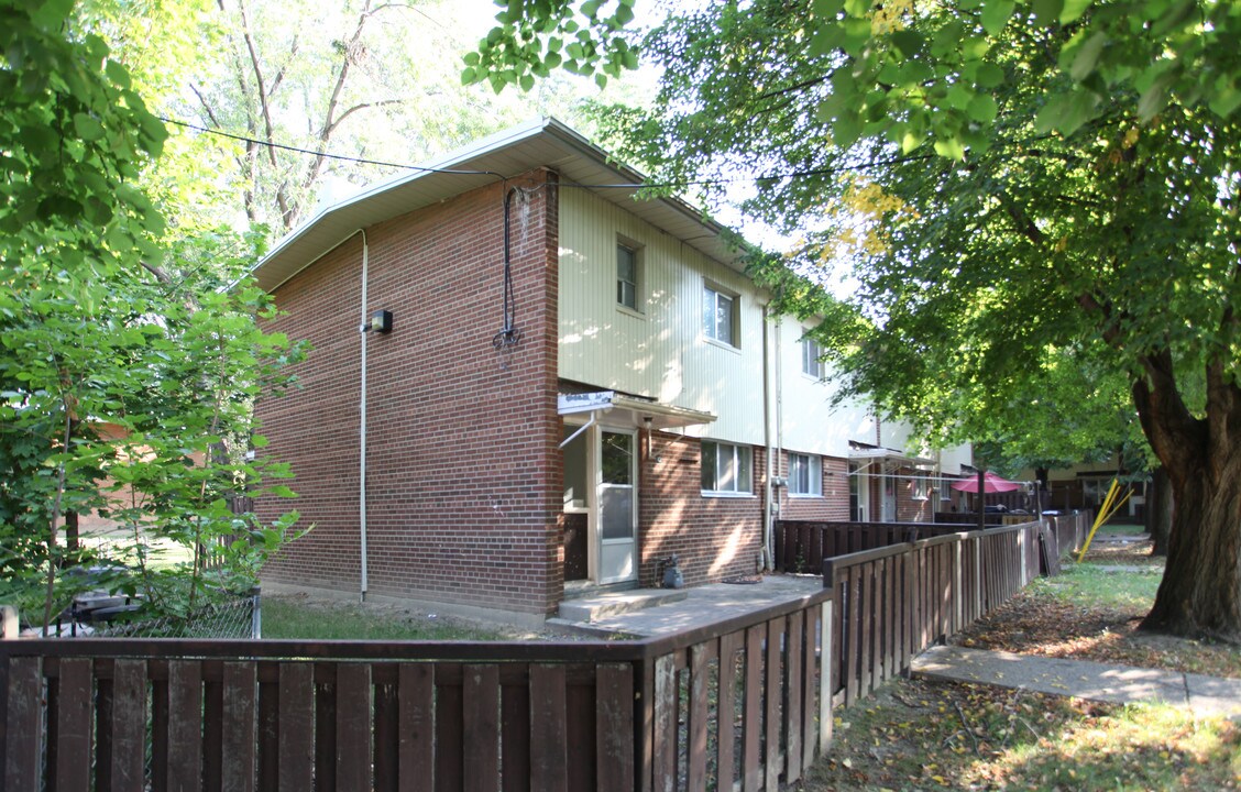 10-16 Pengarth Ct in Toronto, ON - Building Photo