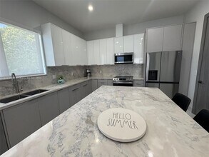 305 Loeb Ave in Key Largo, FL - Building Photo - Building Photo