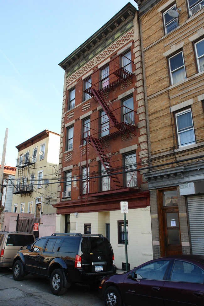 110 School St in Yonkers, NY - Building Photo - Building Photo