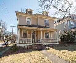 1350 N Washington Ave in Springfield, MO - Building Photo
