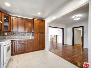 243 N Berendo St in Los Angeles, CA - Building Photo - Building Photo