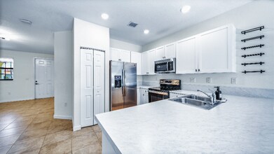 144 SE 34th Ave in Homestead, FL - Building Photo - Building Photo