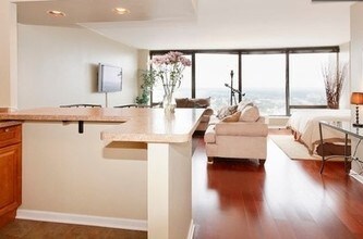 5445 N Sheridan Rd, Unit 3209 in Chicago, IL - Foto de edificio - Building Photo