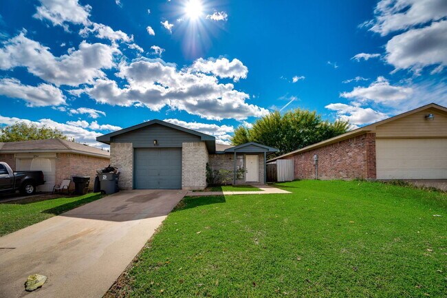 10340 Blackjack Oaks Dr in Dallas, TX - Foto de edificio - Building Photo