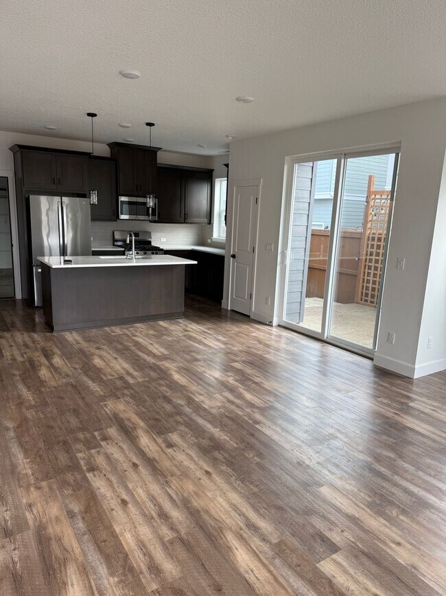 6890 SE Crimson Ln in Hillsboro, OR - Building Photo - Building Photo