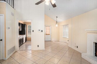 14925 Moss Gln in San Antonio, TX - Building Photo - Building Photo